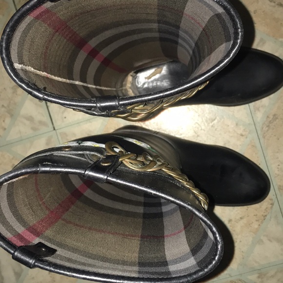 Custom paint Burberry Rainboots - Picture 4 of 6